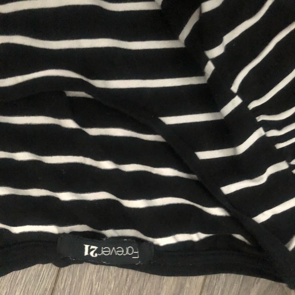 F21 B&W w/ gathered 3/4 length puffy sleeve size S - Picture 4 of 4